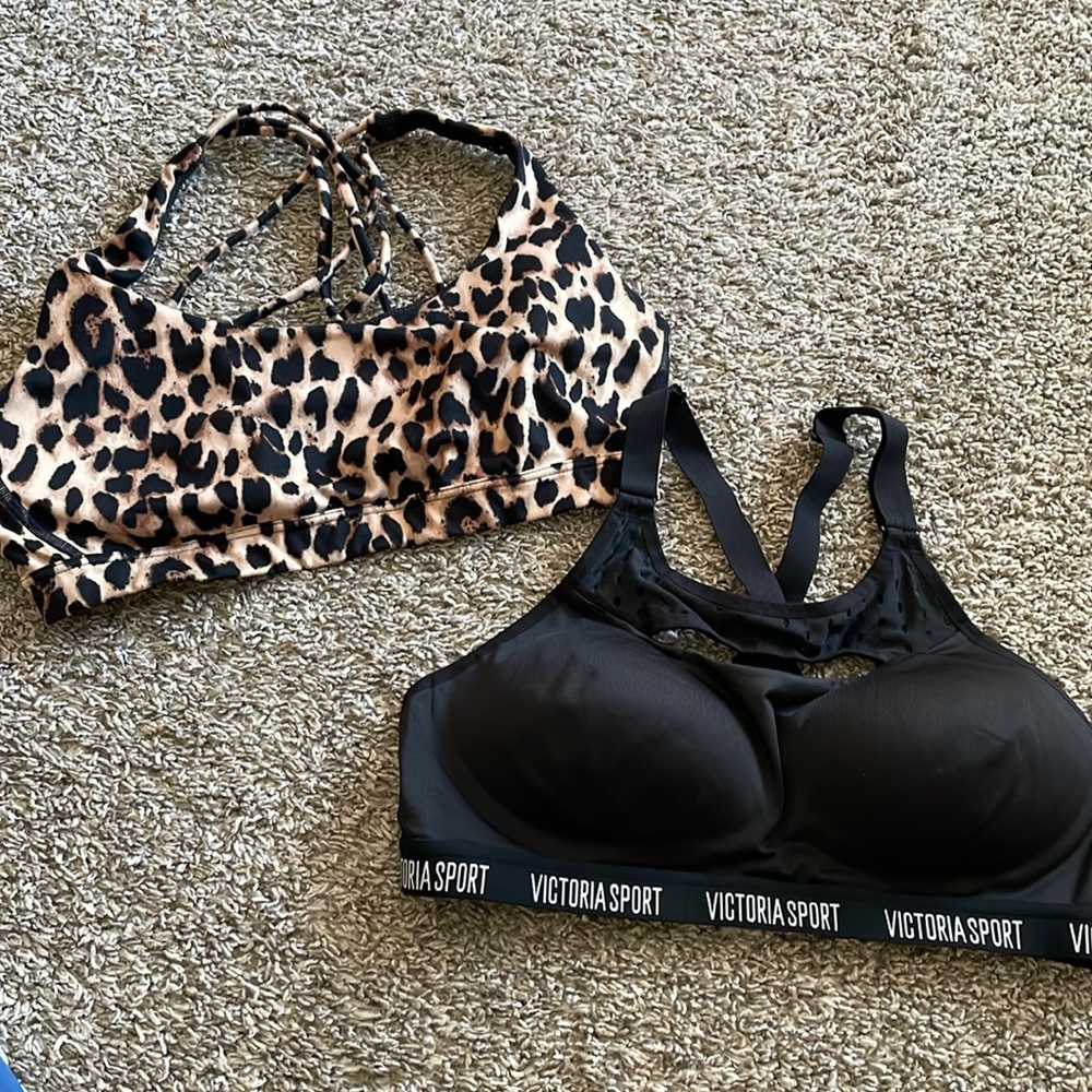 Victoria secret sports bra black 36b leopard is medium worn twice